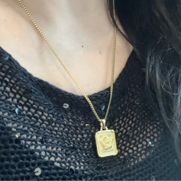 New 18k Gold Stainless Steel Angel Pendant Necklace - Picture 10 of 10